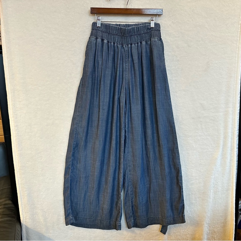 Sneak peek wide leg denim pants with detectable belt size medium
